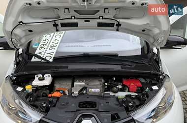Хэтчбек Renault Zoe 2013 в 
