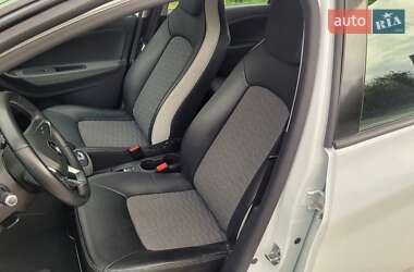 Хэтчбек Renault Zoe 2020 в 