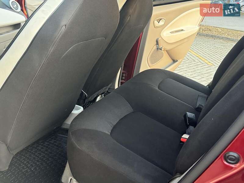 Хэтчбек Renault Zoe 2017 в Дрогобыче фото 36 Хэтчбек Renault Zoe 2017 в Дрогобыче