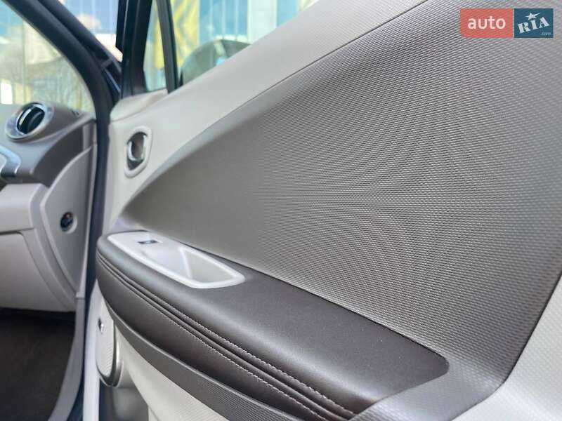 Хэтчбек Renault Zoe 2017 в Дрогобыче фото 21 Хэтчбек Renault Zoe 2017 в Дрогобыче
