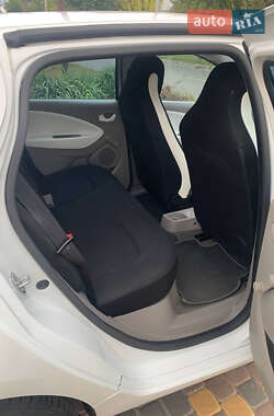 Хэтчбек Renault Zoe 2015 в 