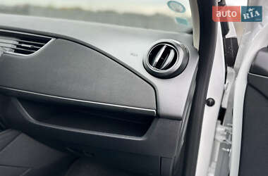Хэтчбек Renault Zoe 2021 в 
