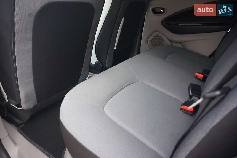 Хэтчбек Renault Zoe 2015 в Самборе