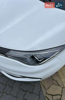 Хэтчбек Renault Zoe 2021 в 