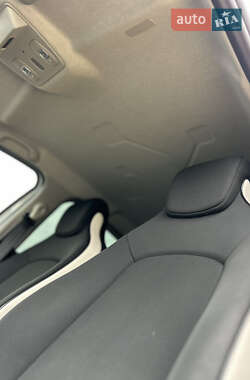 Хэтчбек Renault Zoe 2021 в 