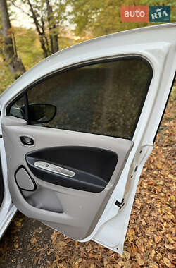 Хетчбек Renault Zoe 2013 в  фото 18 Хетчбек Renault Zoe 2013 в