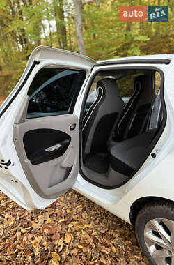 Хетчбек Renault Zoe 2013 в  фото 23 Хетчбек Renault Zoe 2013 в