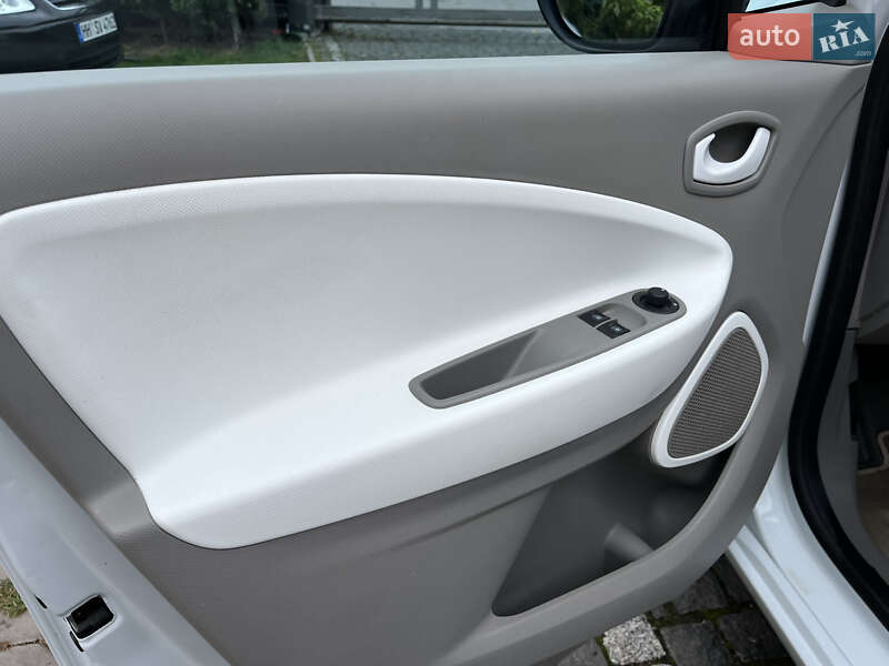 Хетчбек Renault Zoe 2013 в Звягелі фото 18 Хетчбек Renault Zoe 2013 в Звягелі