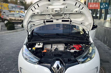 Хетчбек Renault Zoe 2015 в 