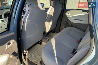 Хетчбек Renault Zoe 2015 в  фото 6 Хетчбек Renault Zoe 2015 в