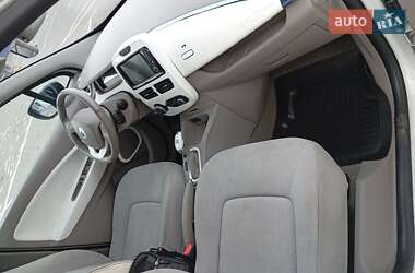 Хетчбек Renault Zoe 2014 в  фото 13 Хетчбек Renault Zoe 2014 в
