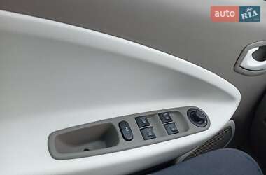 Хетчбек Renault Zoe 2014 в  фото 19 Хетчбек Renault Zoe 2014 в