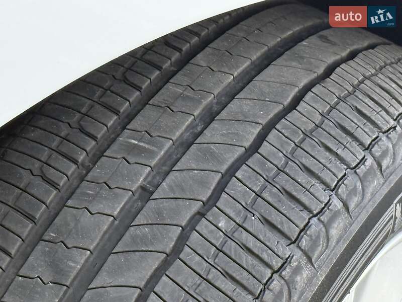 Хетчбек Renault Zoe 2013 в Дрогобичі