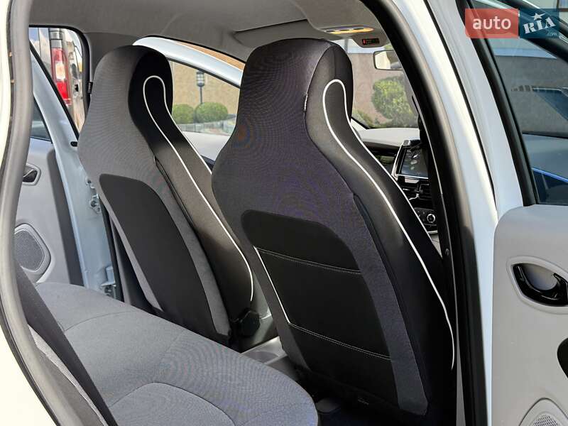 Хетчбек Renault Zoe 2013 в Дрогобичі