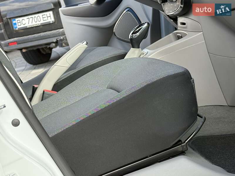 Хетчбек Renault Zoe 2013 в Дрогобичі