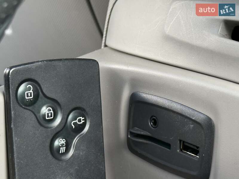 Хетчбек Renault Zoe 2013 в Дрогобичі