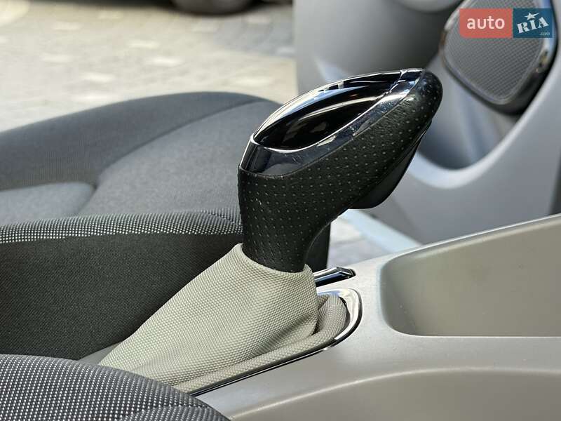 Хетчбек Renault Zoe 2013 в Дрогобичі