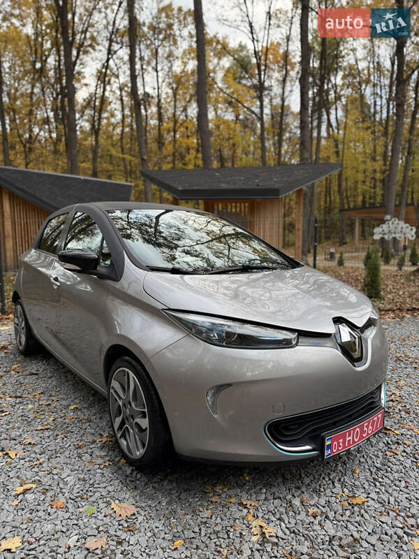 Хэтчбек Renault Zoe 2016 в 