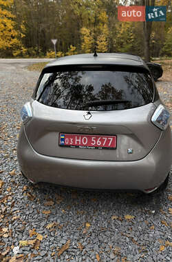 Хэтчбек Renault Zoe 2016 в 