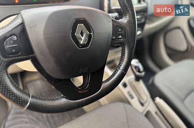 Хетчбек Renault Zoe 2015 в 