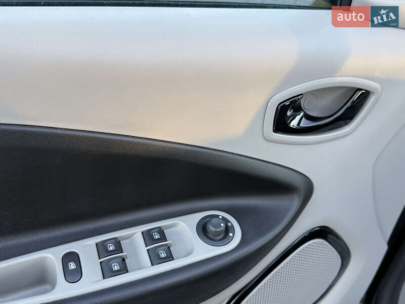Хетчбек Renault Zoe 2014 в Стрию фото 45 Хетчбек Renault Zoe 2014 в Стрию