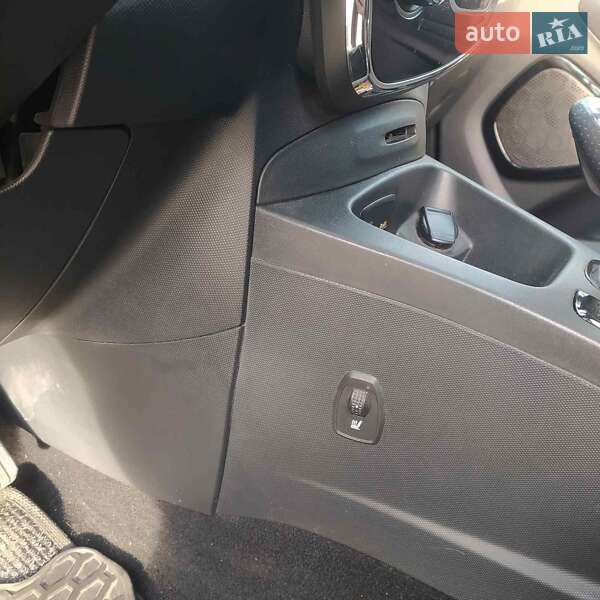 Хетчбек Renault Zoe 2019 в Тернополі фото 30 Хетчбек Renault Zoe 2019 в Тернополі