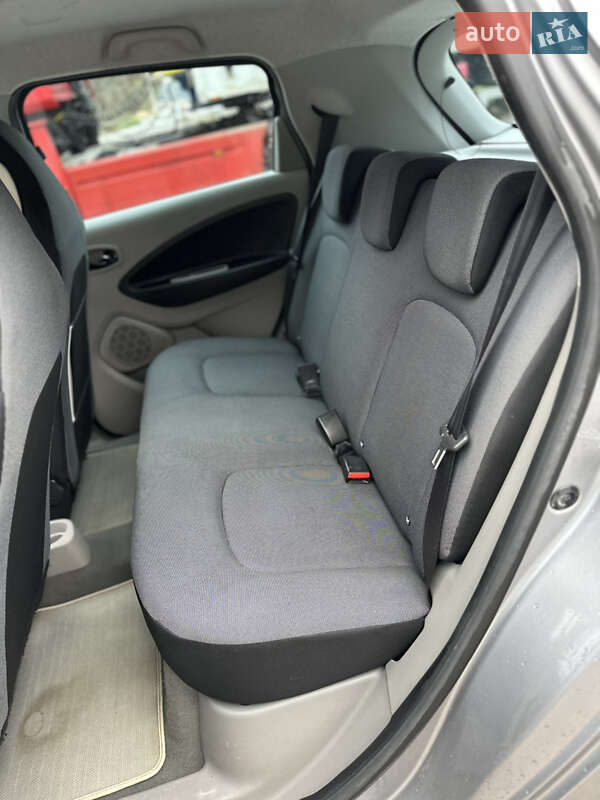 Хэтчбек Renault Zoe 2015 в Дубно