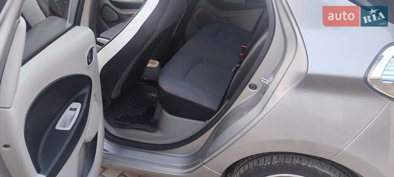 Хэтчбек Renault Zoe 2015 в Городке