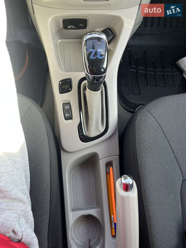 Хетчбек Renault Zoe 2016 в Старокостянтинові фото 10 Хетчбек Renault Zoe 2016 в Старокостянтинові
