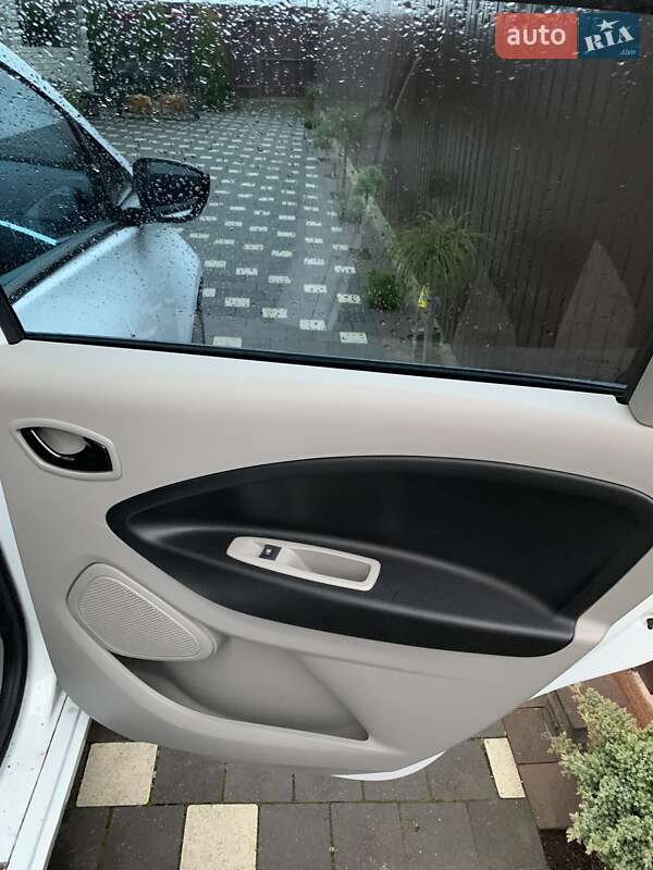 Хетчбек Renault Zoe 2015 в Золочеві фото 11 Хетчбек Renault Zoe 2015 в Золочеві