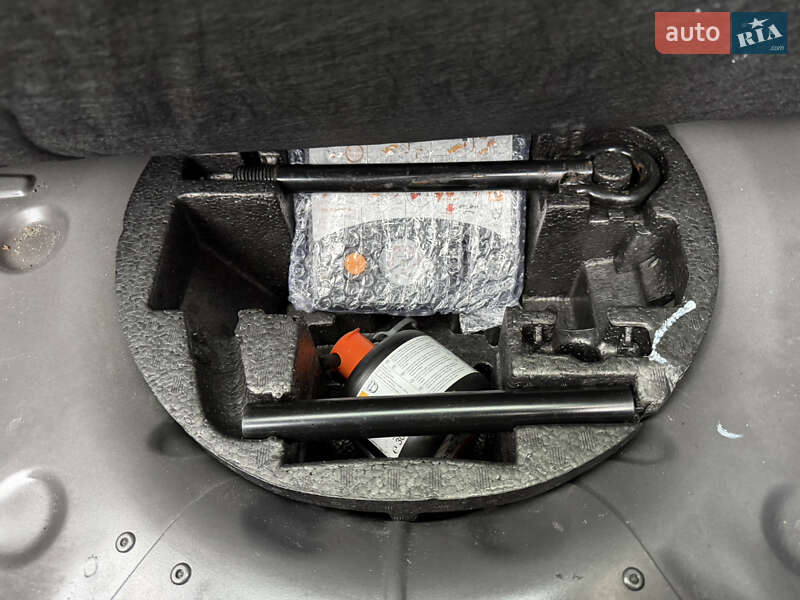 Хетчбек Renault Zoe 2016 в Луцьку