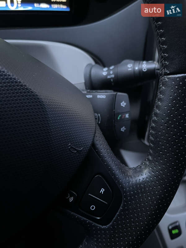 Хетчбек Renault Zoe 2013 в Ужгороді фото 12 Хетчбек Renault Zoe 2013 в Ужгороді