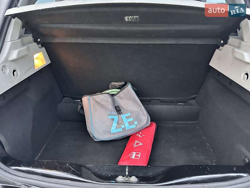 Хэтчбек Renault Zoe 2015 в Луцке