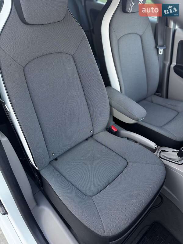 Хетчбек Renault Zoe 2015 в Новому Розділі