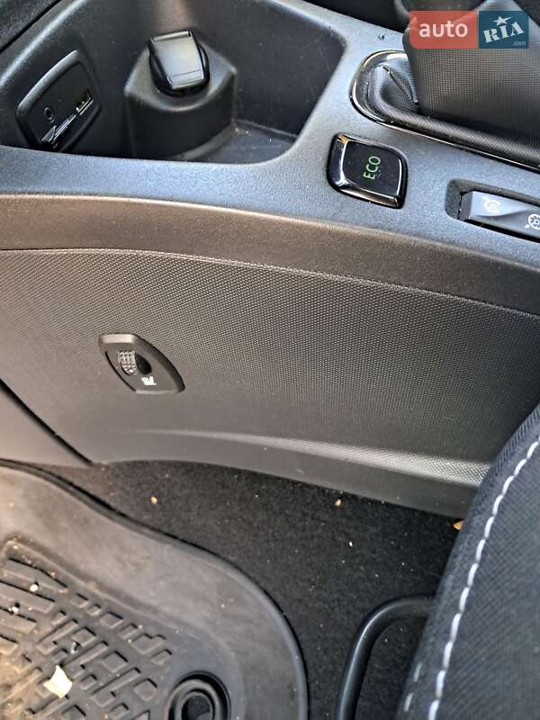 Хэтчбек Renault Zoe 2017 в Луцке фото 15 Хэтчбек Renault Zoe 2017 в Луцке