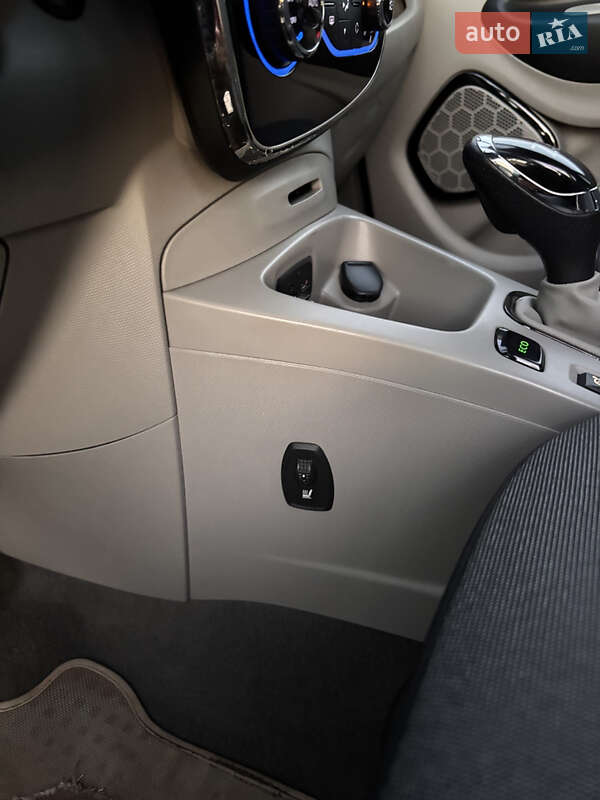 Хэтчбек Renault Zoe 2016 в Львове