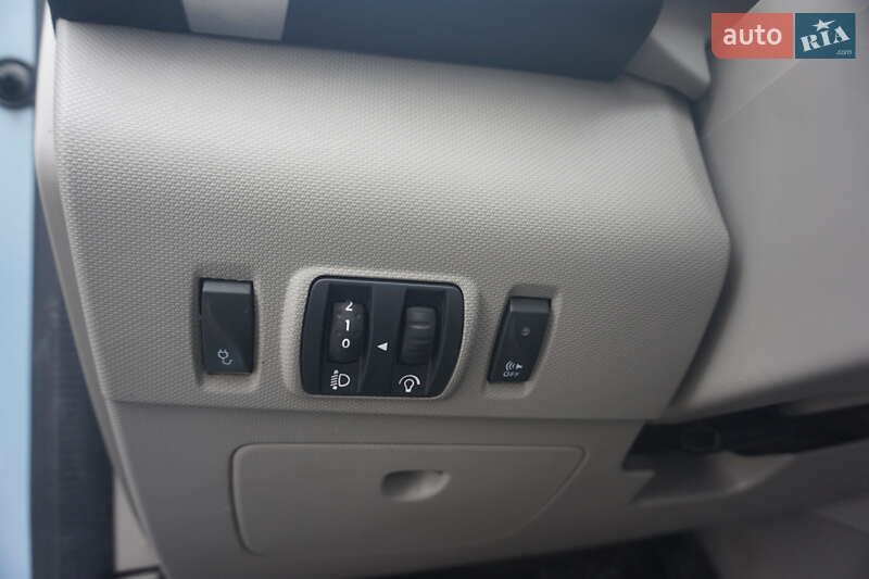 Хэтчбек Renault Zoe 2015 в Самборе фото 30 Хэтчбек Renault Zoe 2015 в Самборе