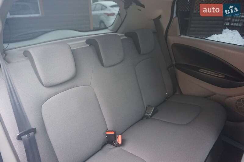 Хэтчбек Renault Zoe 2015 в Самборе фото 45 Хэтчбек Renault Zoe 2015 в Самборе