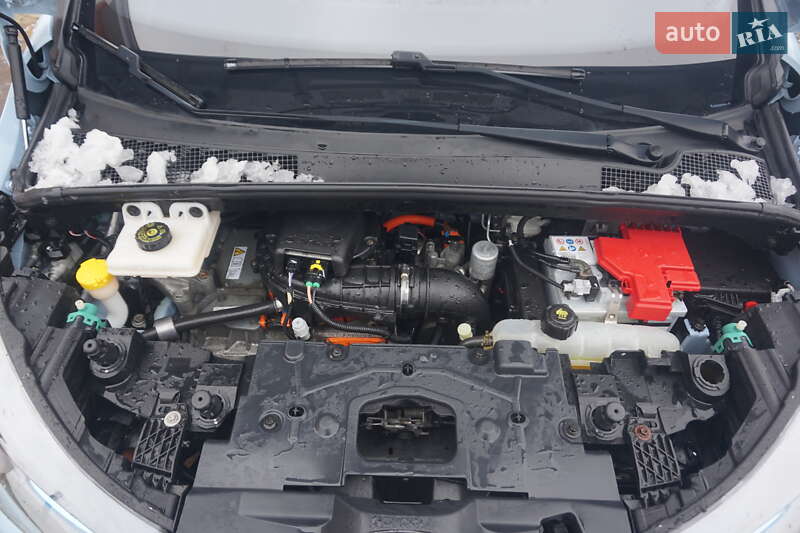 Хэтчбек Renault Zoe 2015 в Самборе фото 57 Хэтчбек Renault Zoe 2015 в Самборе