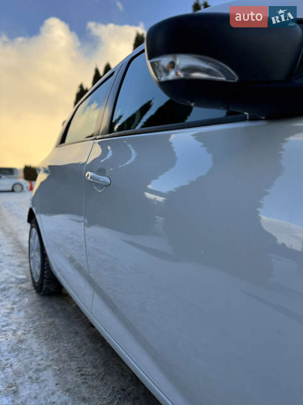 Хэтчбек Renault Zoe 2017 в Городке