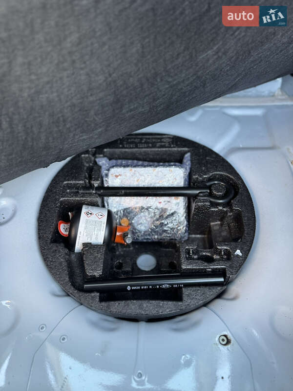 Хэтчбек Renault Zoe 2017 в Городке