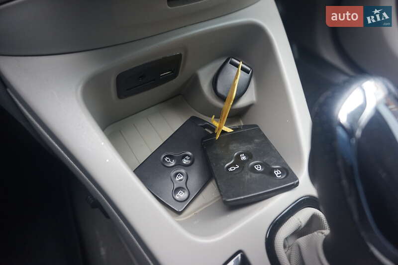 Хэтчбек Renault Zoe 2015 в Самборе