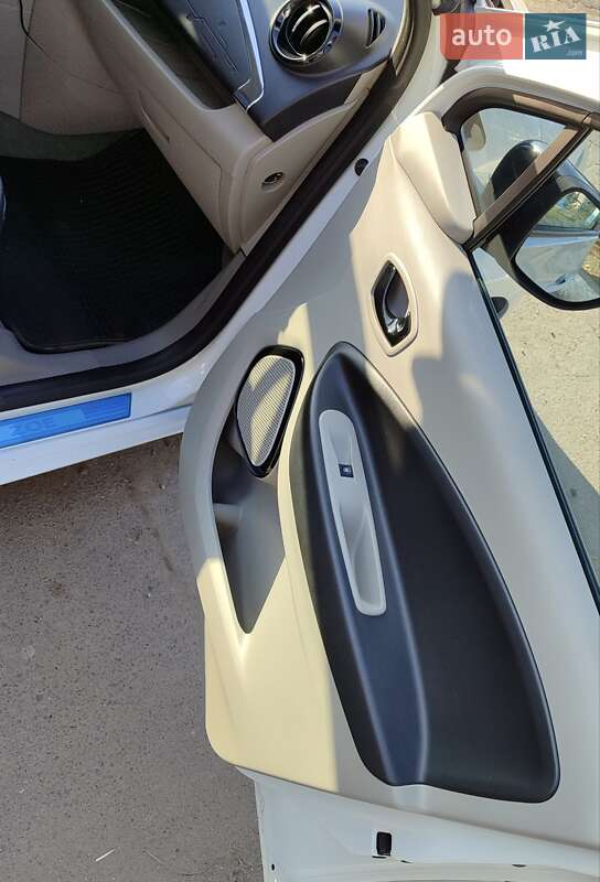 Хэтчбек Renault Zoe 2014 в Одессе фото 23 Хэтчбек Renault Zoe 2014 в Одессе