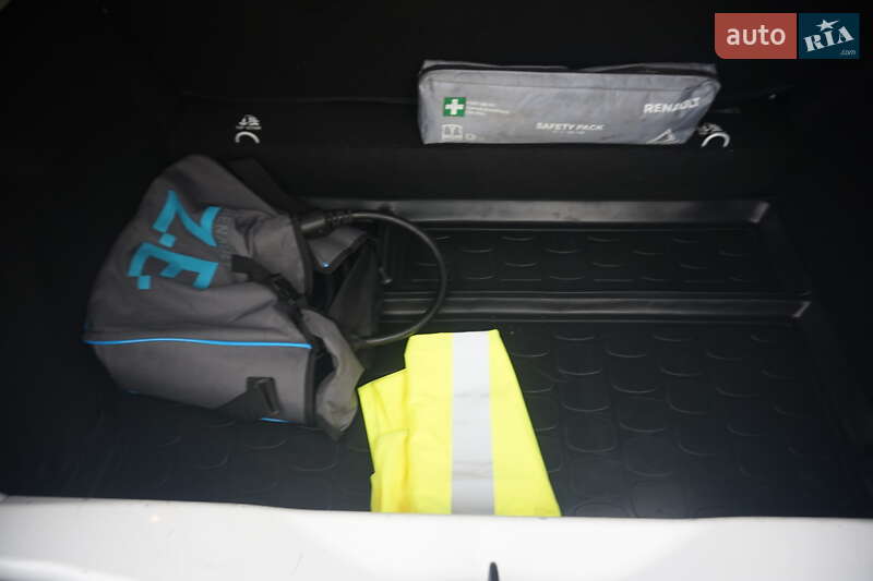 Хетчбек Renault Zoe 2017 в Самборі фото 52 Хетчбек Renault Zoe 2017 в Самборі