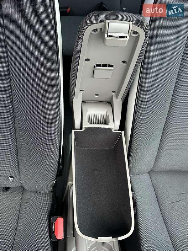 Хэтчбек Renault Zoe 2014 в Ровно фото 103 Хэтчбек Renault Zoe 2014 в Ровно