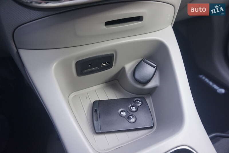 Хэтчбек Renault Zoe 2015 в Самборе фото 35 Хэтчбек Renault Zoe 2015 в Самборе