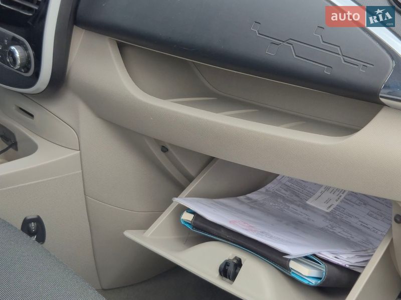 Хэтчбек Renault Zoe 2015 в Золочеве фото 28 Хэтчбек Renault Zoe 2015 в Золочеве