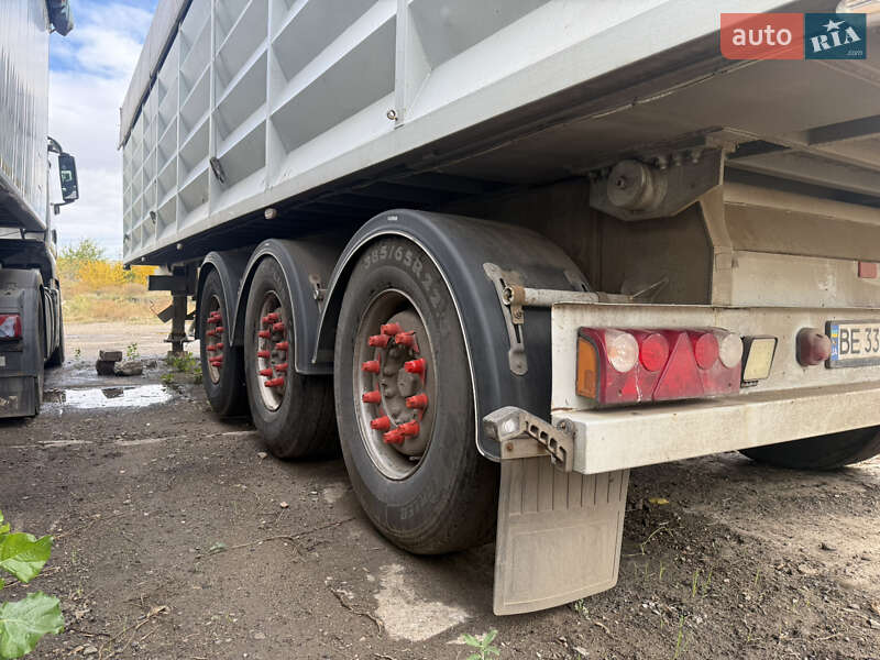 Зерновоз - полуприцеп Renders В 2001 в Николаеве