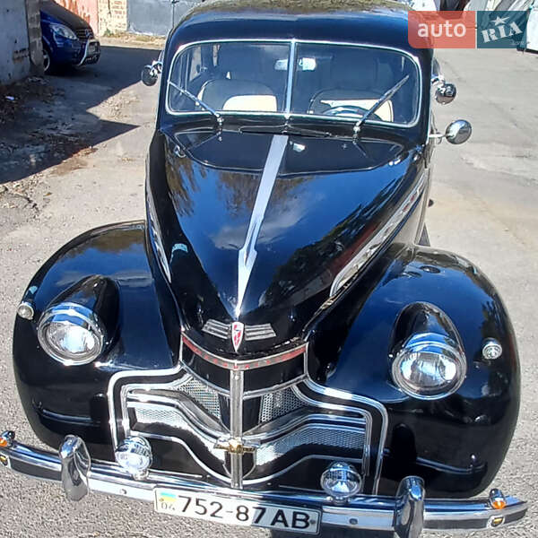 Седан Ретро автомобілі Класичні 1940 в Дніпрі