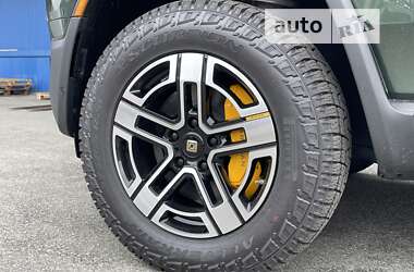Внедорожник / Кроссовер Rivian R1S 2023 в 